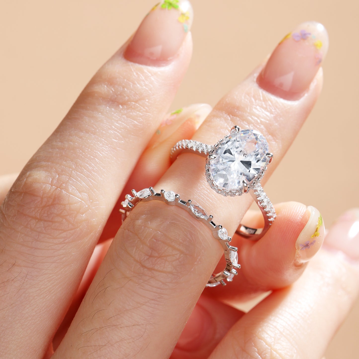 Attractive Oval Cut Wedding Ring Set