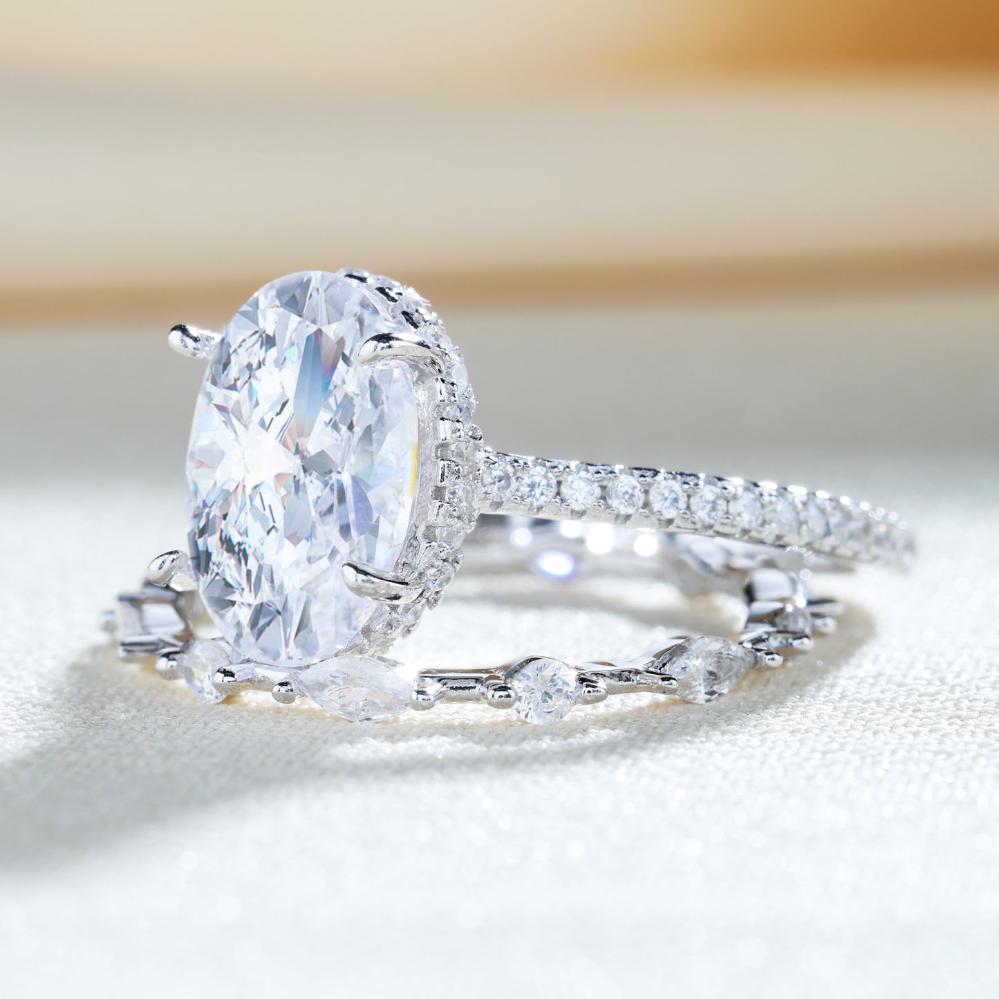 Attractive Oval Cut Wedding Ring Set