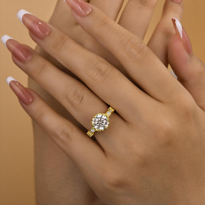 Beautiful 2.0 Carat Round Cut Vintage Ring