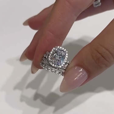 4 Pieces Luxurious Halo Cushion Cut Ring Set