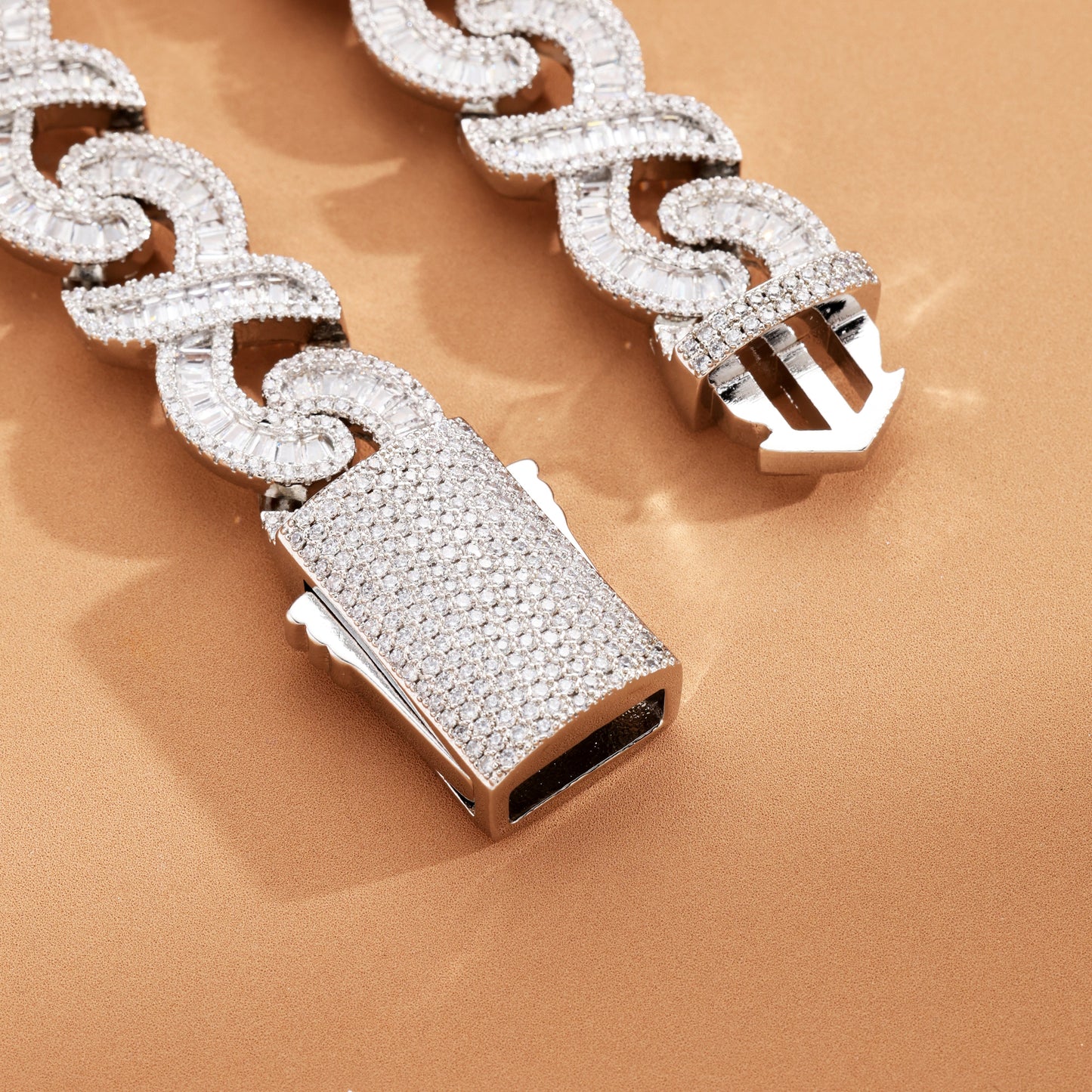 16MM Baguette Infinity Link Chain White Gold