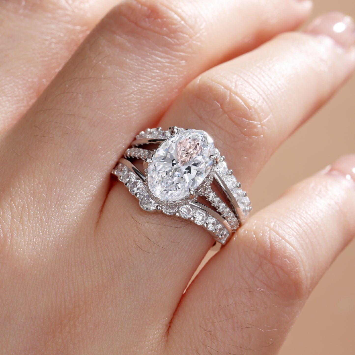 Exclusive Oval Cut Wedding Ring Set