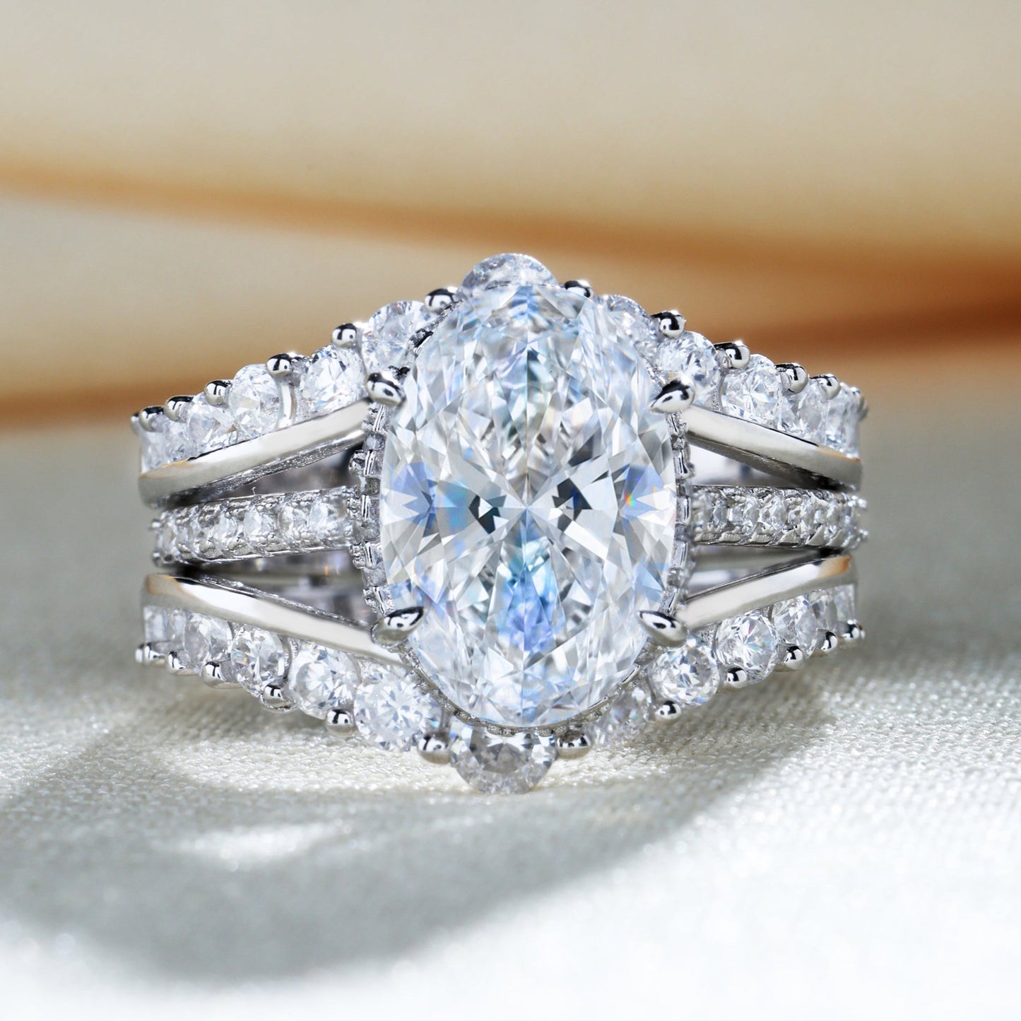 Exclusive Oval Cut Wedding Ring Set