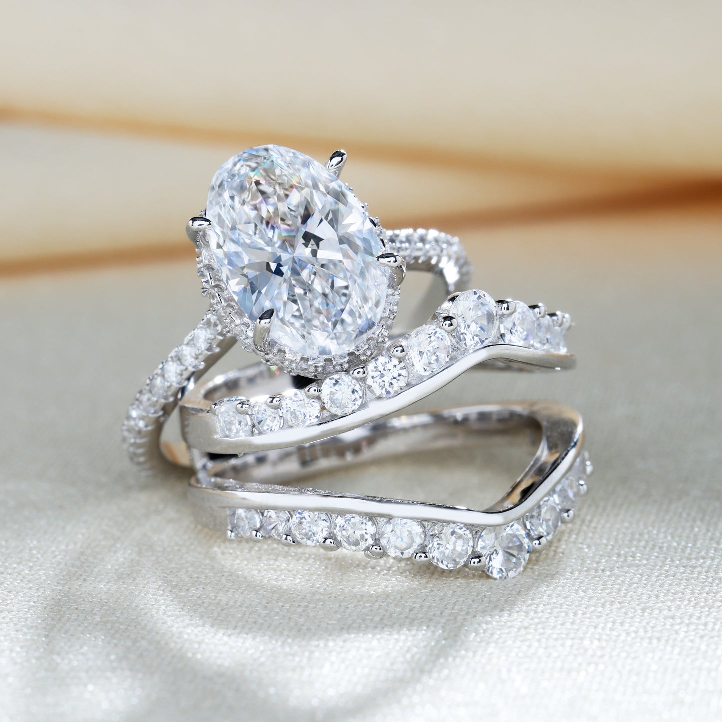 Exclusive Oval Cut Wedding Ring Set
