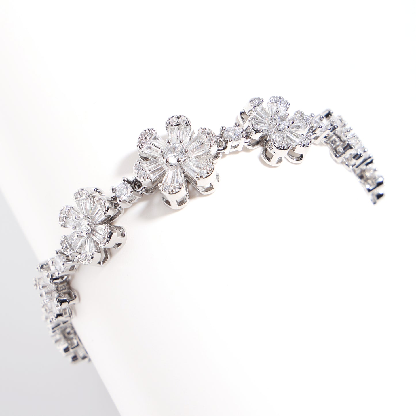 Starlight Blossom: Full-Pave Diamond Flower Necklace