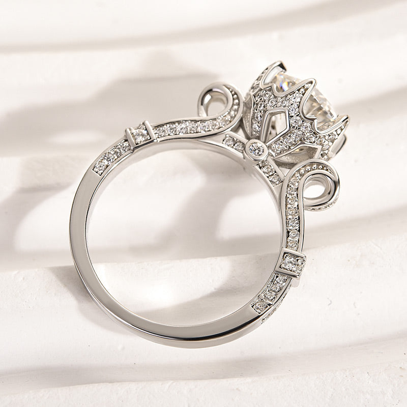 Beautiful 2.0 Carat Round Cut Vintage Ring