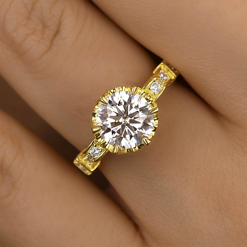 Beautiful 2.0 Carat Round Cut Vintage Ring