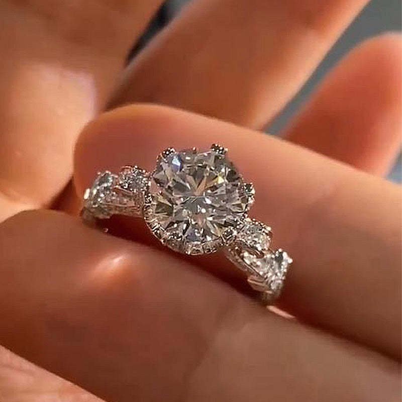 Beautiful 2.0 Carat Round Cut Vintage Ring