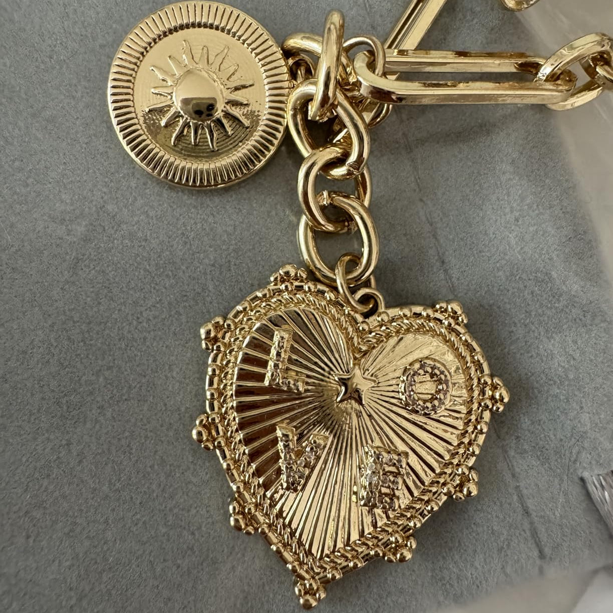 Bold Heart Statement Necklace: Chunky Gold Chain & Pendant