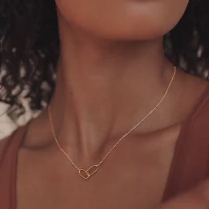 Minimalist link pendant necklace